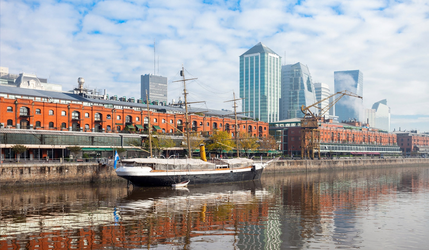A waterfront contemporary neighborhood famed for its al-fresco dining and great nightlife â€“ Think destination docklands!