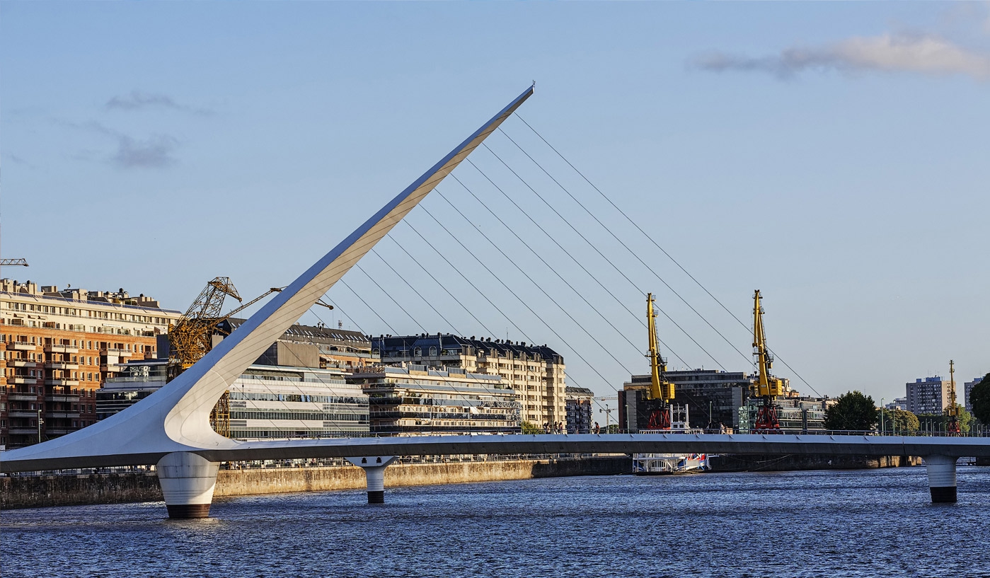 A waterfront contemporary neighborhood famed for its al-fresco dining and great nightlife â€“ Think destination docklands!